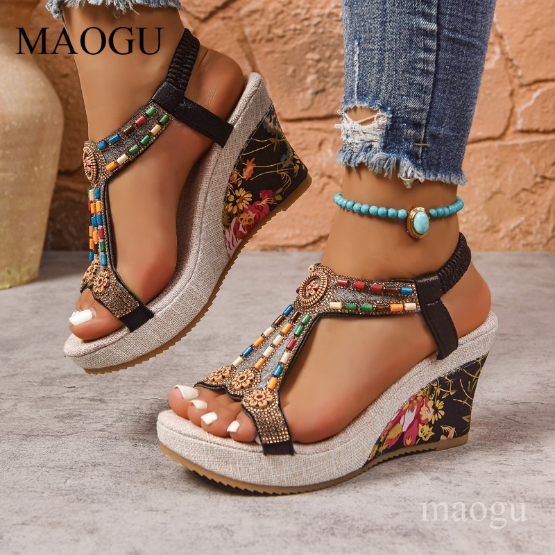 Ethnic Fashion For Women - รองเท้าส้นเตารีดประดับลูกปัดลายดอกไม้สไตล์โบโฮสำหรับผู้หญิง เปิดหัวเท้า สายรัดข้อเท้าแบบยืดหยุ่น พื้นรองเท้าลายดอกไม้ ส้นสูงแบบแพลตฟอร์ม สไตล์ชาติพันธุ์