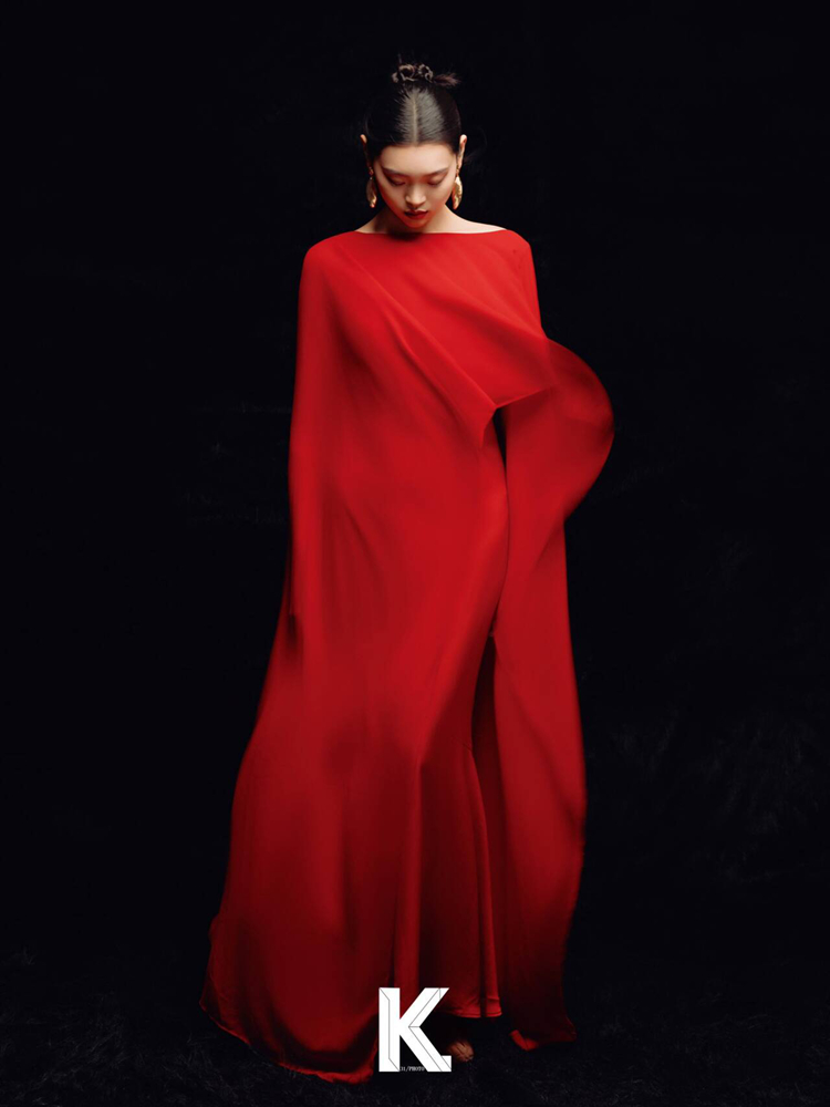 ชุดถ่ายภาพแนวเรโทรสีแดงสุดหรู  - Ethnic Clothing & Online Fashion Store Khaadi Us บทวิจารณ์และราคา