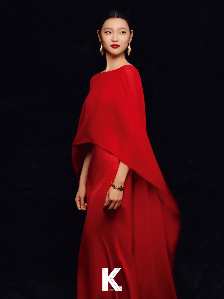 ชุดถ่ายภาพแนวเรโทรสีแดงสุดหรู  - Ethnic Clothing & Online Fashion Store Khaadi Us บทวิจารณ์และราคา