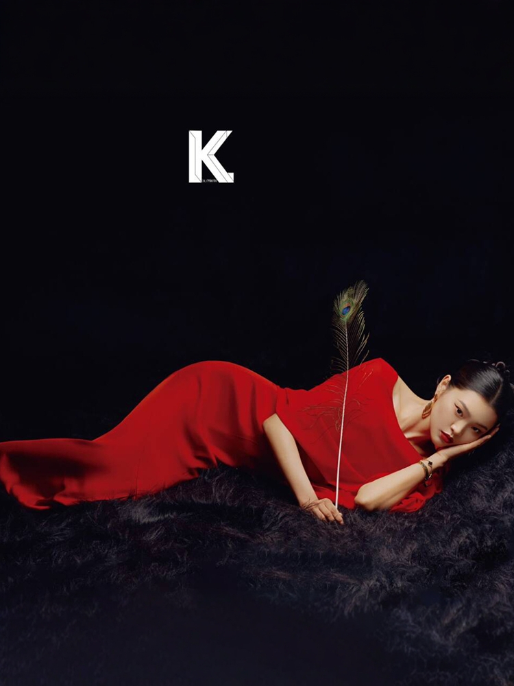 ชุดถ่ายภาพแนวเรโทรสีแดงสุดหรู  - Ethnic Clothing & Online Fashion Store Khaadi Us บทวิจารณ์และราคา