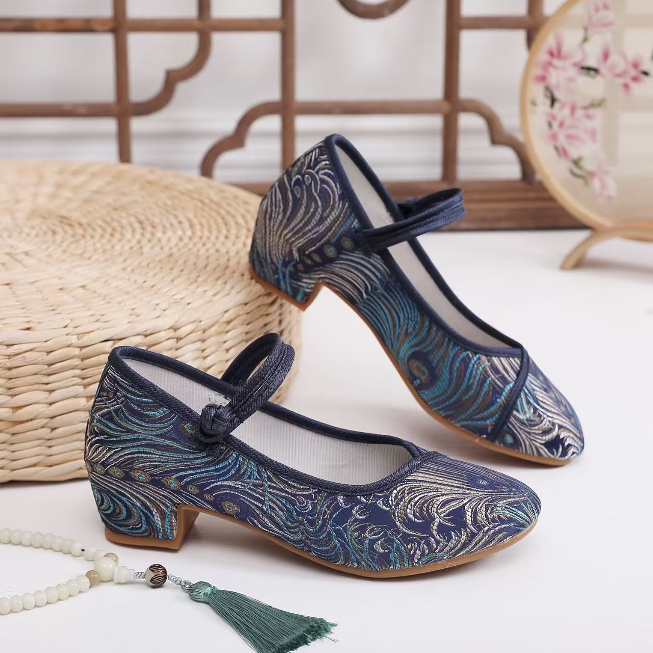 รองเท้าผู้หญิงปี 2026 ส้นบล็อก - Ethnic Fabric บทวิจารณ์และราคา