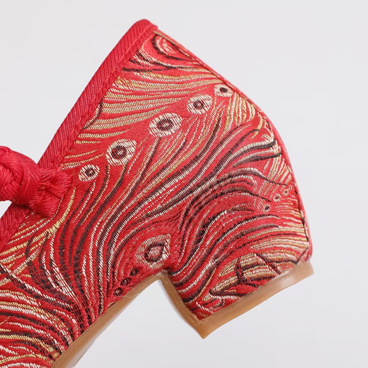 รองเท้าผู้หญิงปี 2026 ส้นบล็อก - Ethnic Fabric บทวิจารณ์และราคา
